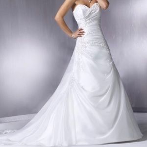 NWOT-Gorgeous satin wedding dress